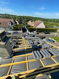Remplacement de tuiles abîmées après intempéries à Gerde